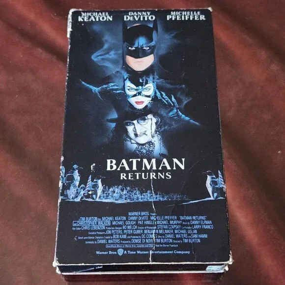 Batman Returns - 1992 - VHS tape. Danny DeVito, Michael Keaton