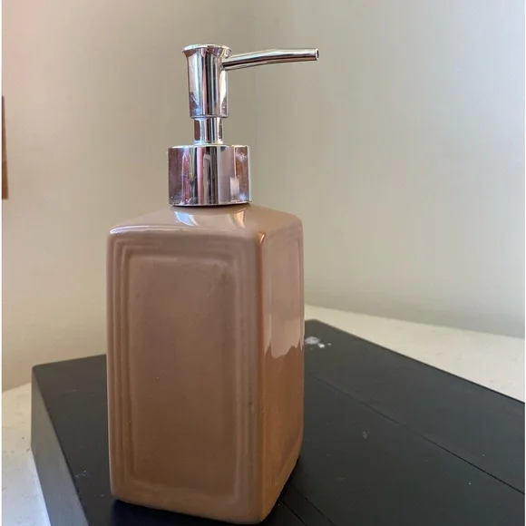 hand soap dispenser tan new