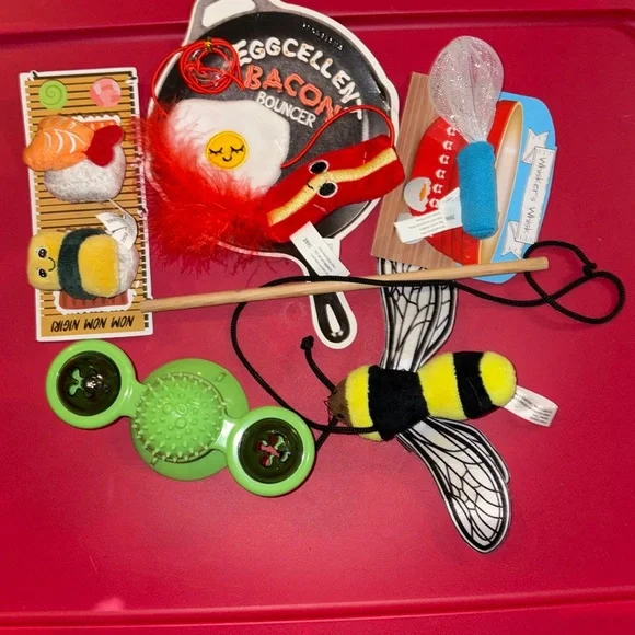 5 Cat toy bundle.. 3 unopened Meowbox toys. Barely Used Windmill and Bee toy.