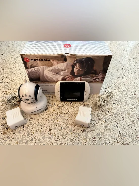 Motorola MBP 33 Digital Baby Monitor/Caregiver Monitor with Video, Sound, Music