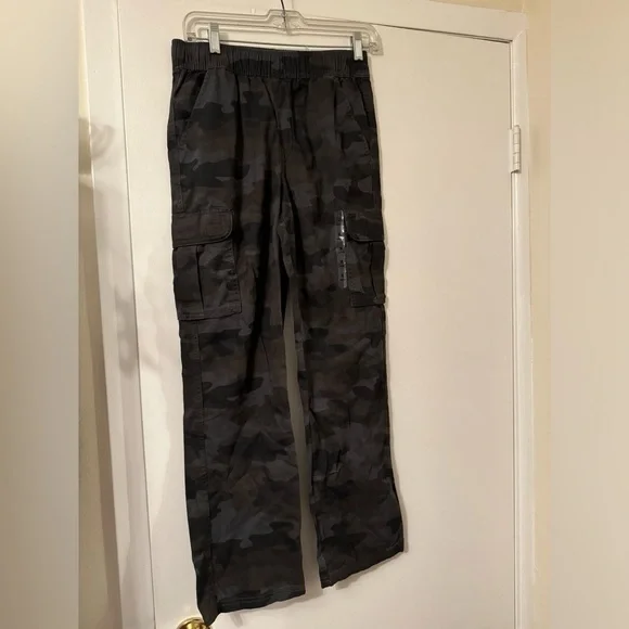 The children’s place army print pants size 14 NWT‎