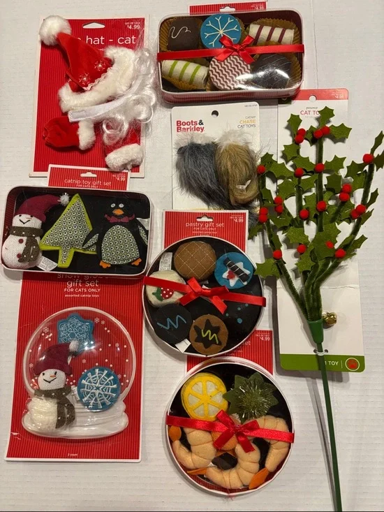 Catnip Toy Gift Tins! Mice, Santa Hat & boots, seafood, Xmas = 23 toys total!