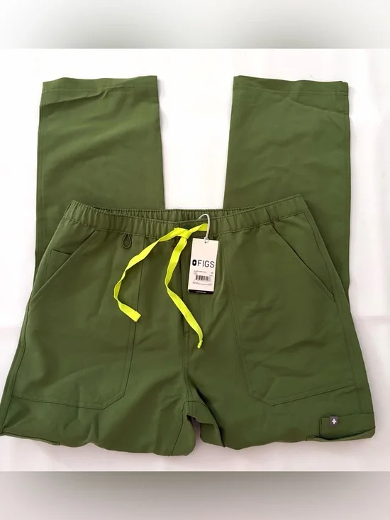 Figs Scrubs Pants FIGS Cairo Cargo Scrub Pants Men’s Fern Green size Medium