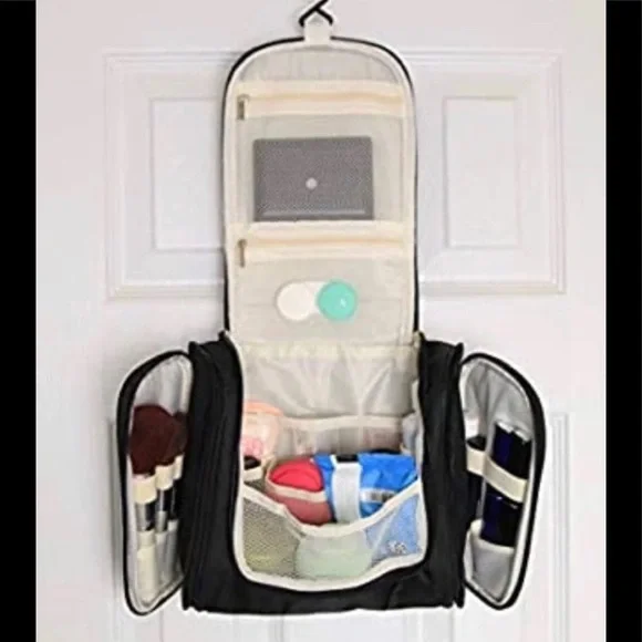 Oacis Life Hanging Toiletry Bag- New!