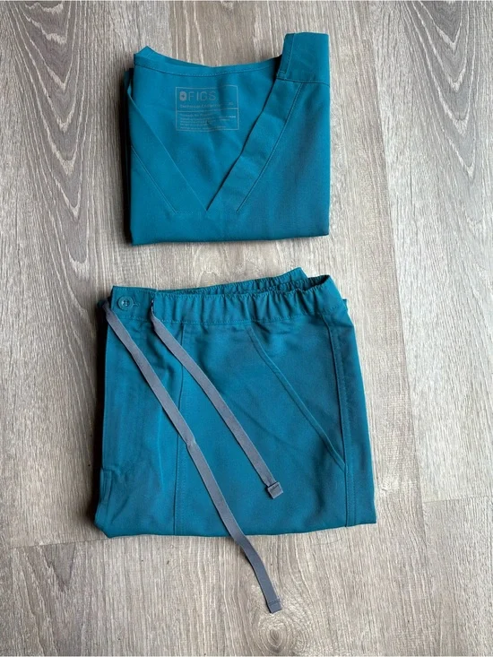 Figs Set in Pacific Blue Size Large