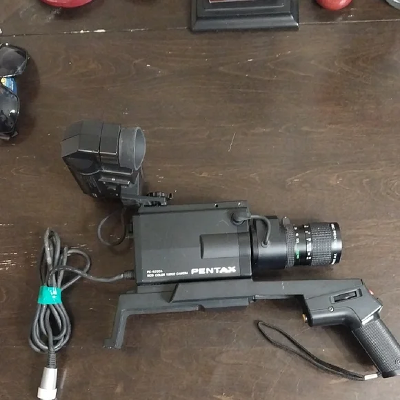 Vintage-Pentax(PC-K020A) video camera with pistol grip and zoom lens-untested