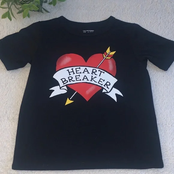 The Children's Place Black Heart Breaker T-shirt EUC 4T