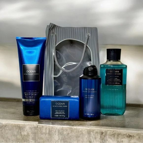 Bath and Body Works Men’s Ocean Body Care 4 Piece Gift Set with Gift Bag NWT