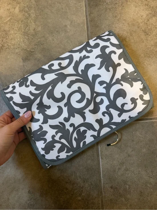 Grey/White Pattern Travel Organizer