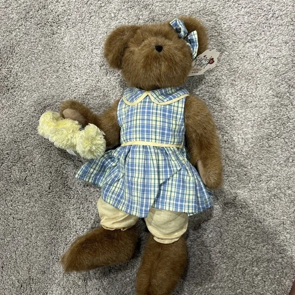 Vintage Boyd Heart to Heart Bear Isabella‎ - 12 inches