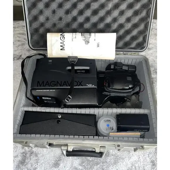 Magnavox CVK315AV01 Movie Maker VHS CCD Video Camcorder With Case Works