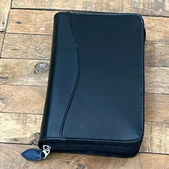 Day Timer Organizer Black Binder Zip-Around 8.5