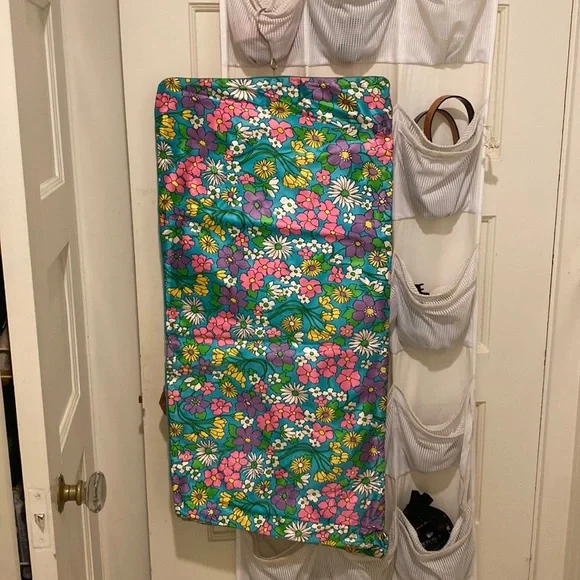 Hanging travel organizer