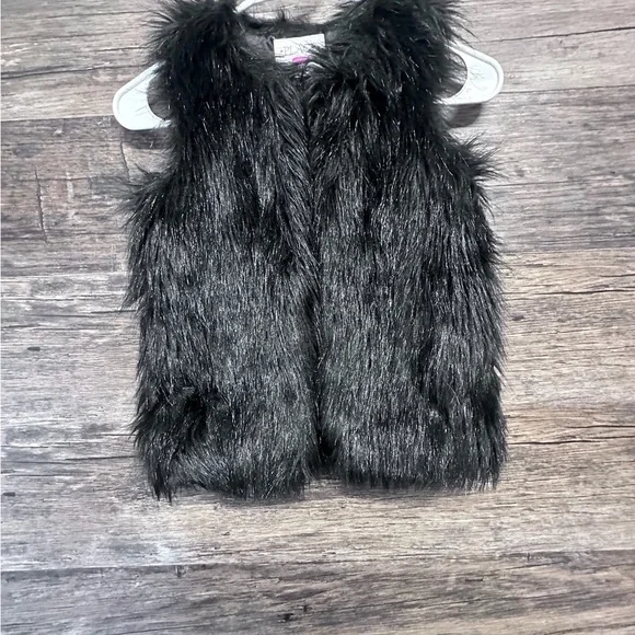 The Children's Place Black Faux Fur Vest Girls 5/6