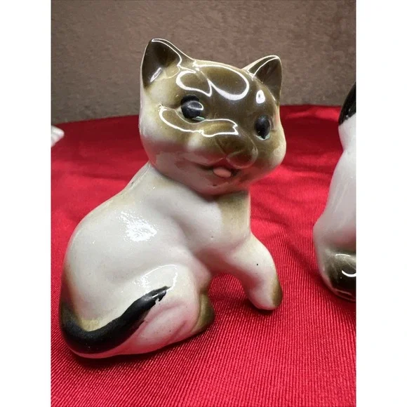 Pair Of Vintage Siamese Kittens 2.5 In Tall Standing And Sitting
