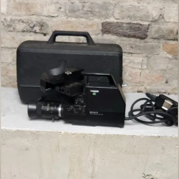 Sony Black Video trinicone Camera with Case - untested