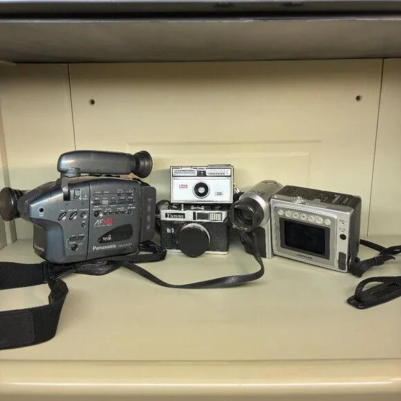 Camera Lot Bundle Sharp VL-H860U Camcorder Panasonic AF X8 YUNON DX-3 Instamatic