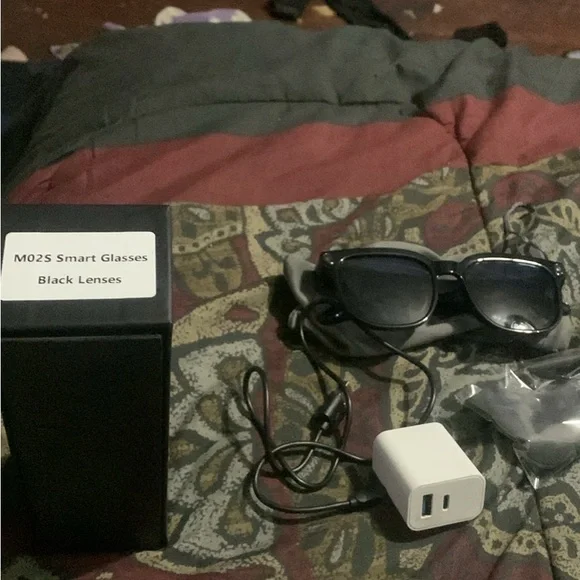 Bose M02S Smart Glasses with Black Lenses