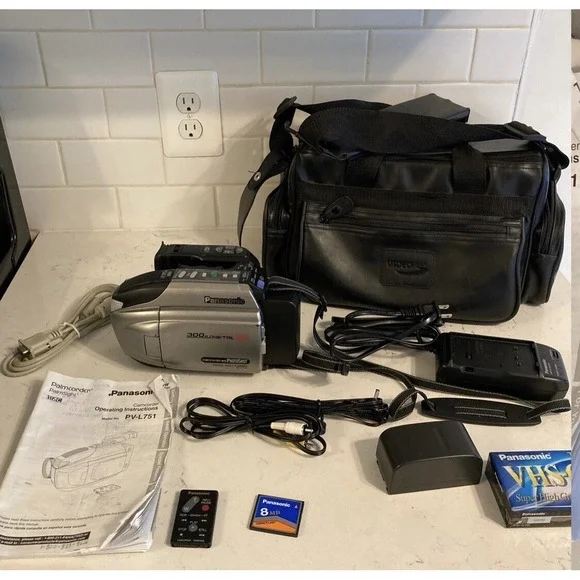 Panasonic Palmcorder 150X Digital HD PV-L501D VHS-C Palm Sight Camcorder WORKS