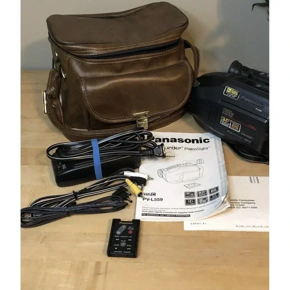 Panasonic Palmcorder PV-L559 VHS-C Camcorder Video Camera W/ Case, Battery