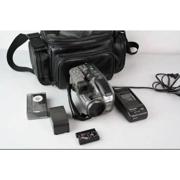 Panasonic PV-L650D Palmsight VHS-C Analog Camera Camcorder Palmcorder TESTED