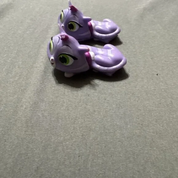 Lot Of 2 Disney Puppy Dog Pals Hissy‎ The Purple Cat Travel Pets Figure Toy