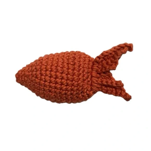100% handmade crochet fish toy for cats with catnip inside! 100% cotton yarn.