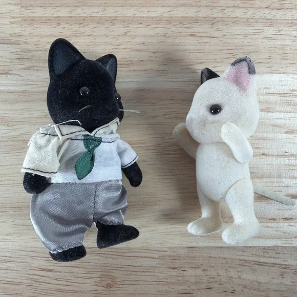 Calico Critters Sylvanian Family Go Lightly Silk Cat Child Epoch Lot Of 2
