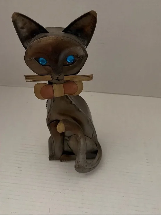 Handcrafted Brown Metal Cat Figurine with Blue Eyes - Decorative Pet Accent