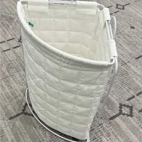 Pillowfort White Quilted Bath Storage Bin