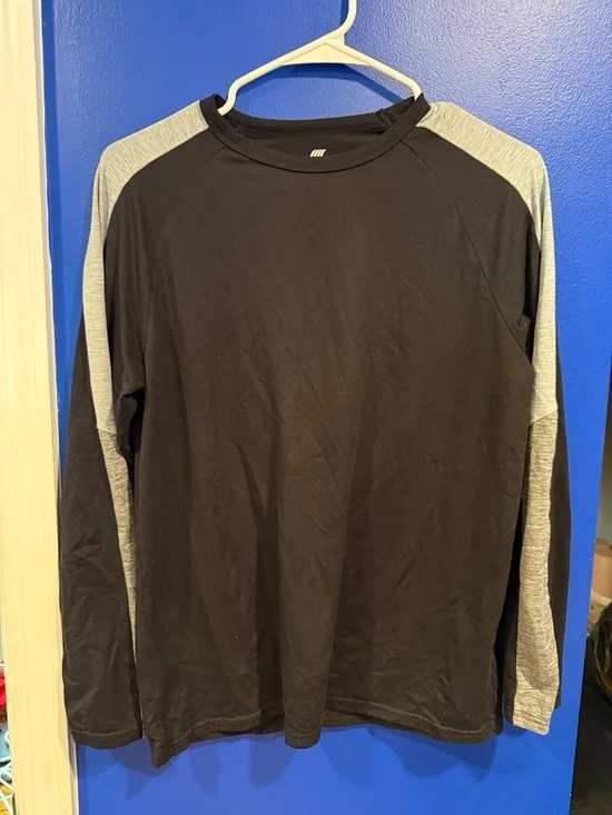 The Children's Place Black Long-Sleeve Raglan Shirt with Gray Sleeves