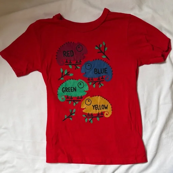 The Children's Place Red Short Sleeve Tee with Colorful Chameleons 5T