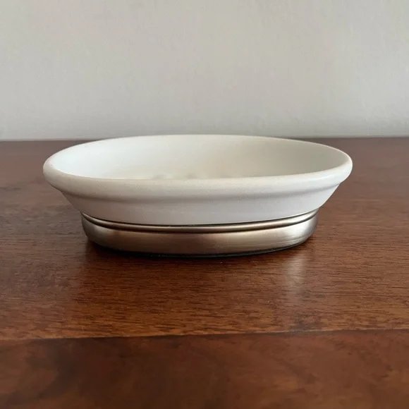 Bed Bath and Beyond soap dish. White ceramic and brushed nickel, NWT.