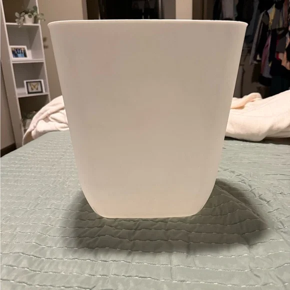 SMALL BATHROOM WASTEBASKET
