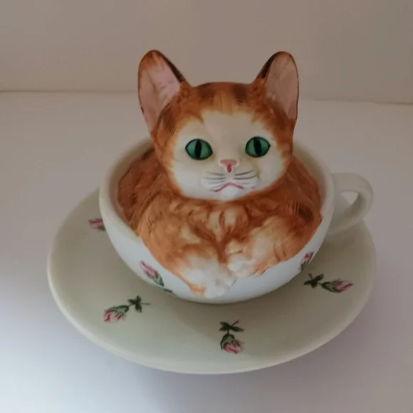 Vintage Bisque Kitten In A Tea Cup Music Figurine Mann