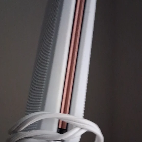 White and Rose Gold Hair Straightener