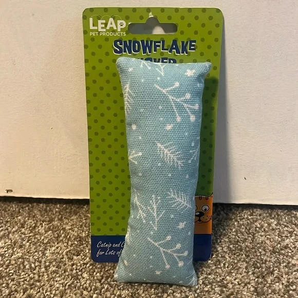 *NWT* Cat Toy - Snowflake Kicker - Catnip & Crinkle