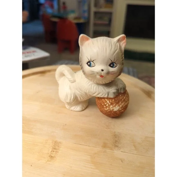 1950s Vintage Chadwick White Porcelain Kitten Cat with Ball of Yarn Figurine