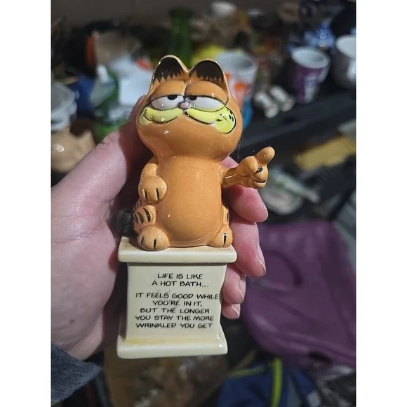 Enesco 1981 Garfield Figure Quotes Life Is Like A Hot Bath~ 5.5