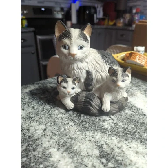 Vintage Homco Porcelain Black White Mother Cat & Kittens Figurine #1412