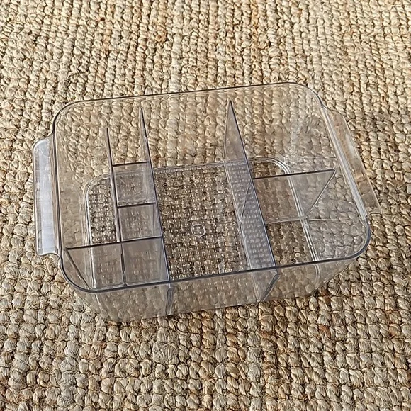 O) Acrylic organizer