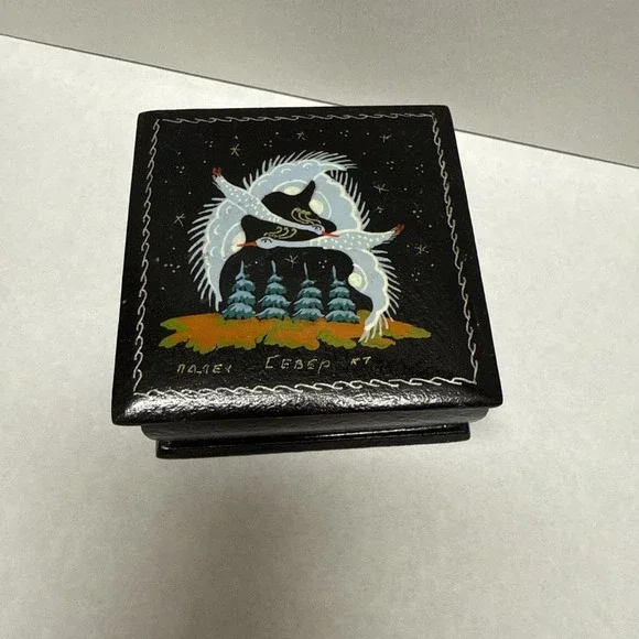 Russian Lacquer Signed Trinket Box w/ Painted Birds 2.5