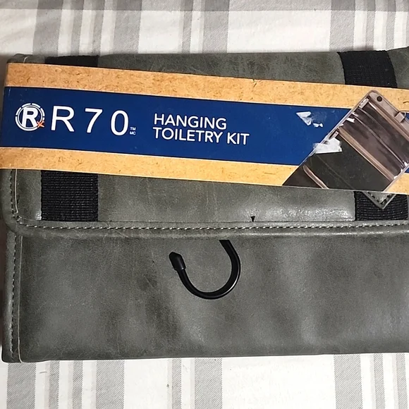 Toiletry Hanging Kit