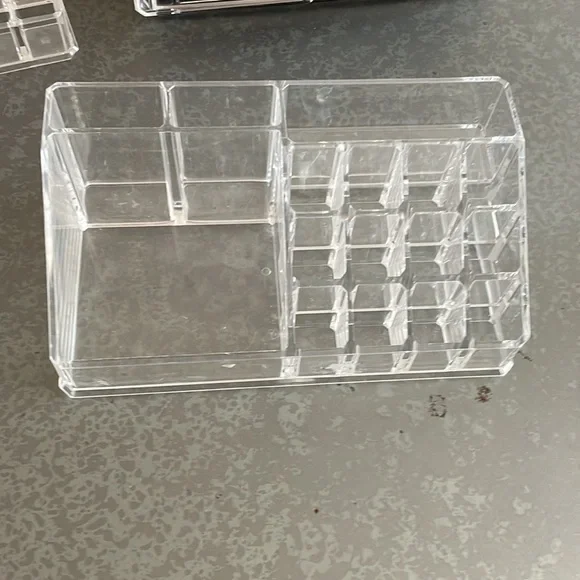 Acrylic, countertop, jewelry/cosmetic storage display