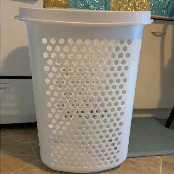 basic laundry basket!!