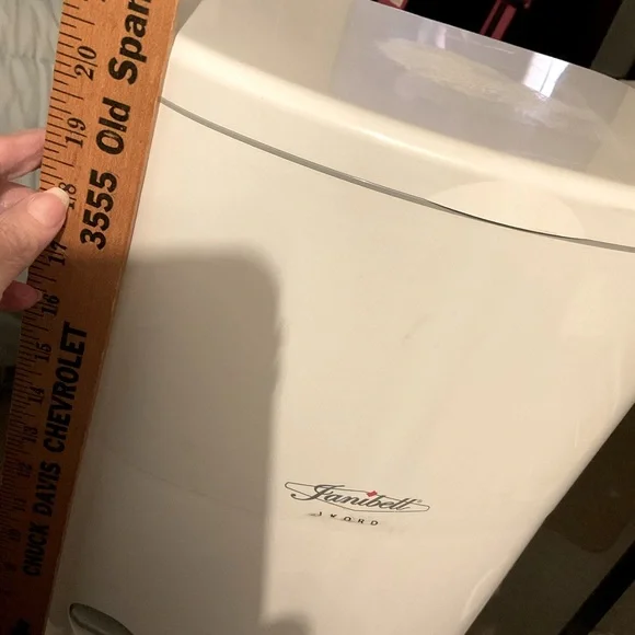 Janibell akord diaper pail.