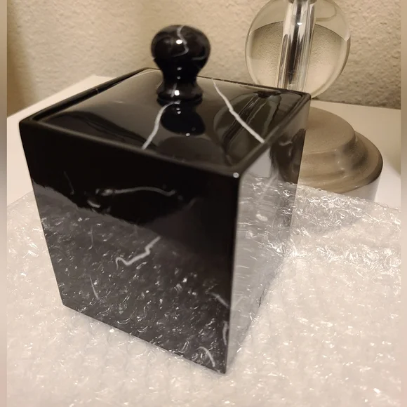 Pack of 2 bathroom organizer trays