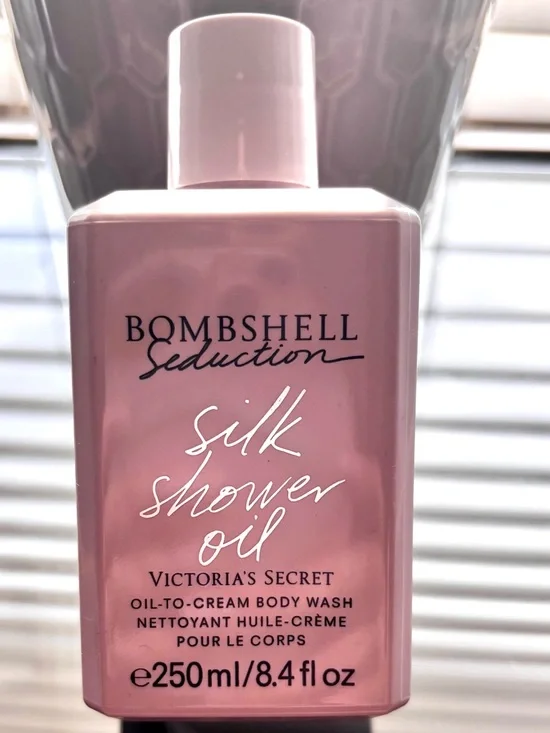 Victoria's Secret Bombshell Seduction Silk Shower Oil