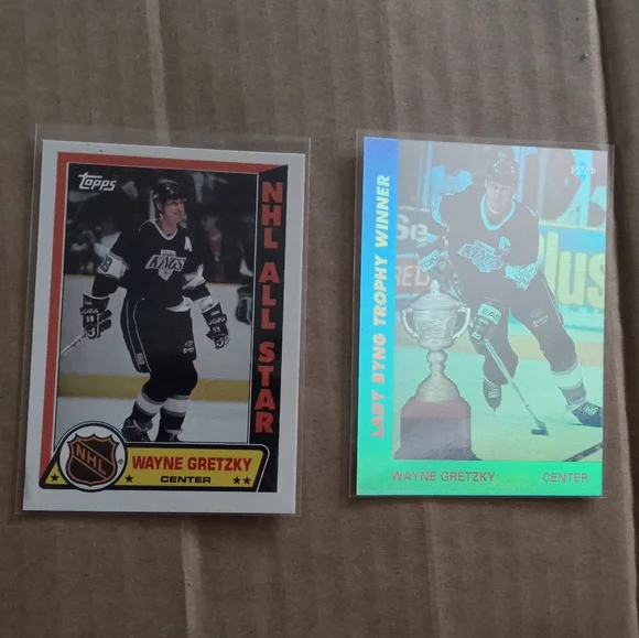 Wayne Gretzky 2 Card Lot 