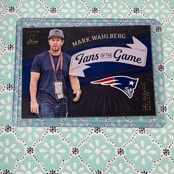 🏈 Mark Wahlberg - Panini Donruss Football Fans of the Game Trading Card #FG-MW